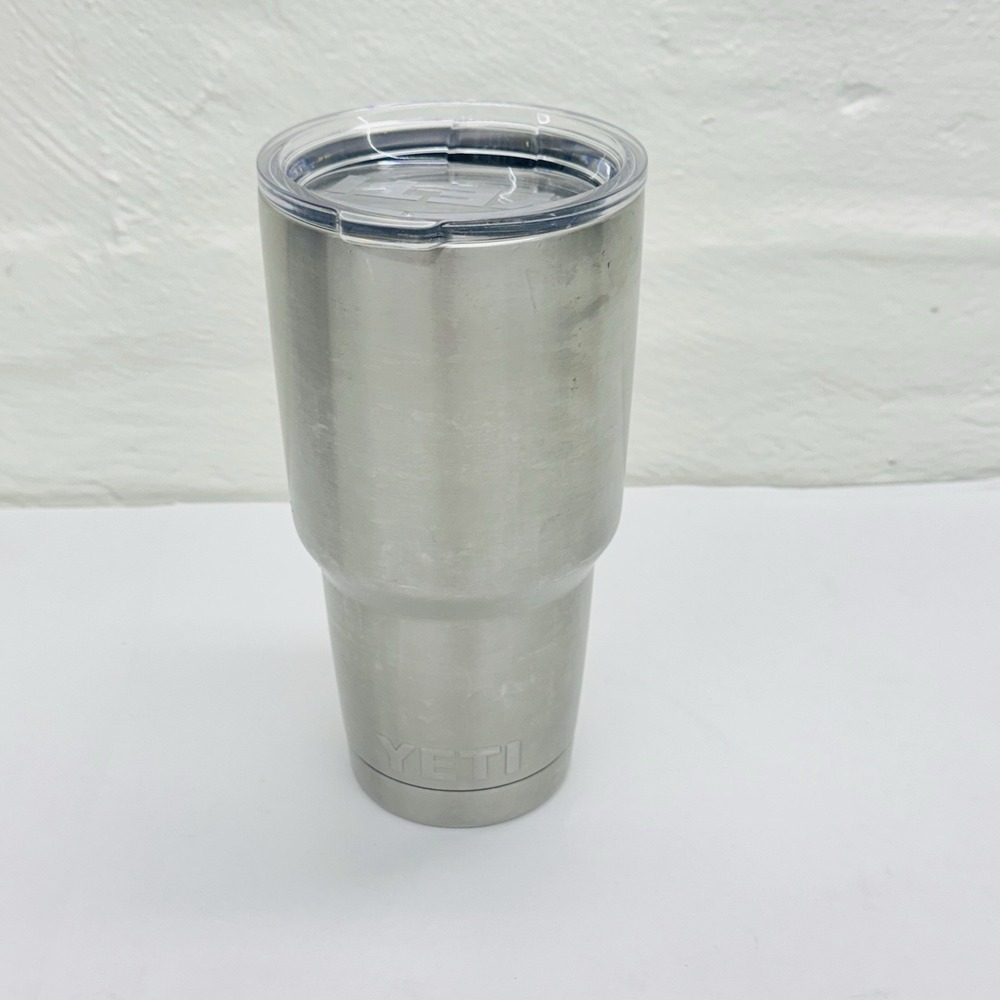 YETI Rambler 30 oz Stainless Steel Vacuum Insulated Tumbler w/ Lid Stainless